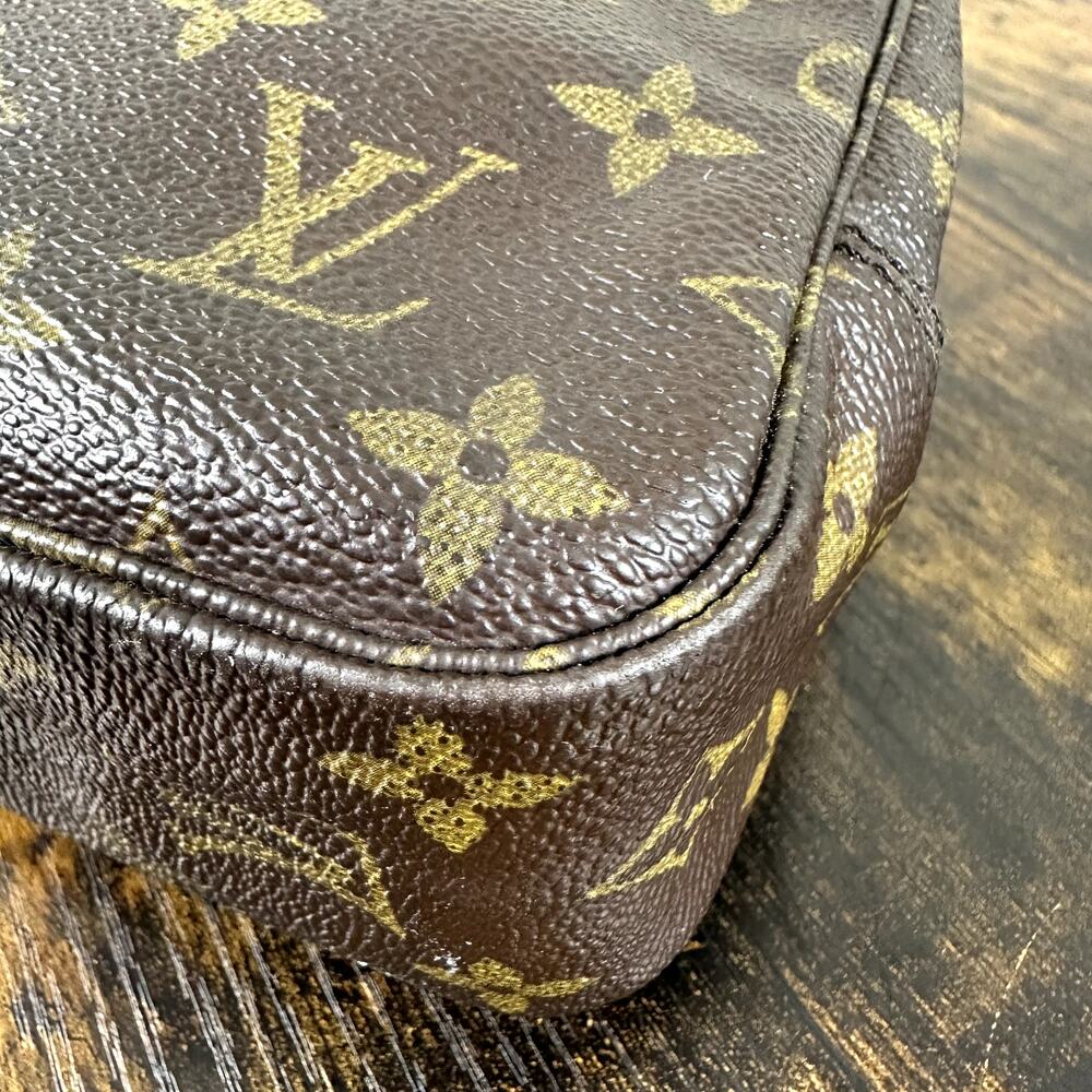 Louis Vuitton Trousse Toilette 23 Monogram Cosmetic Bag - Picture 13 of 16